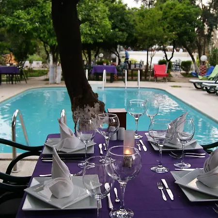 Blue Sea Garden מלון